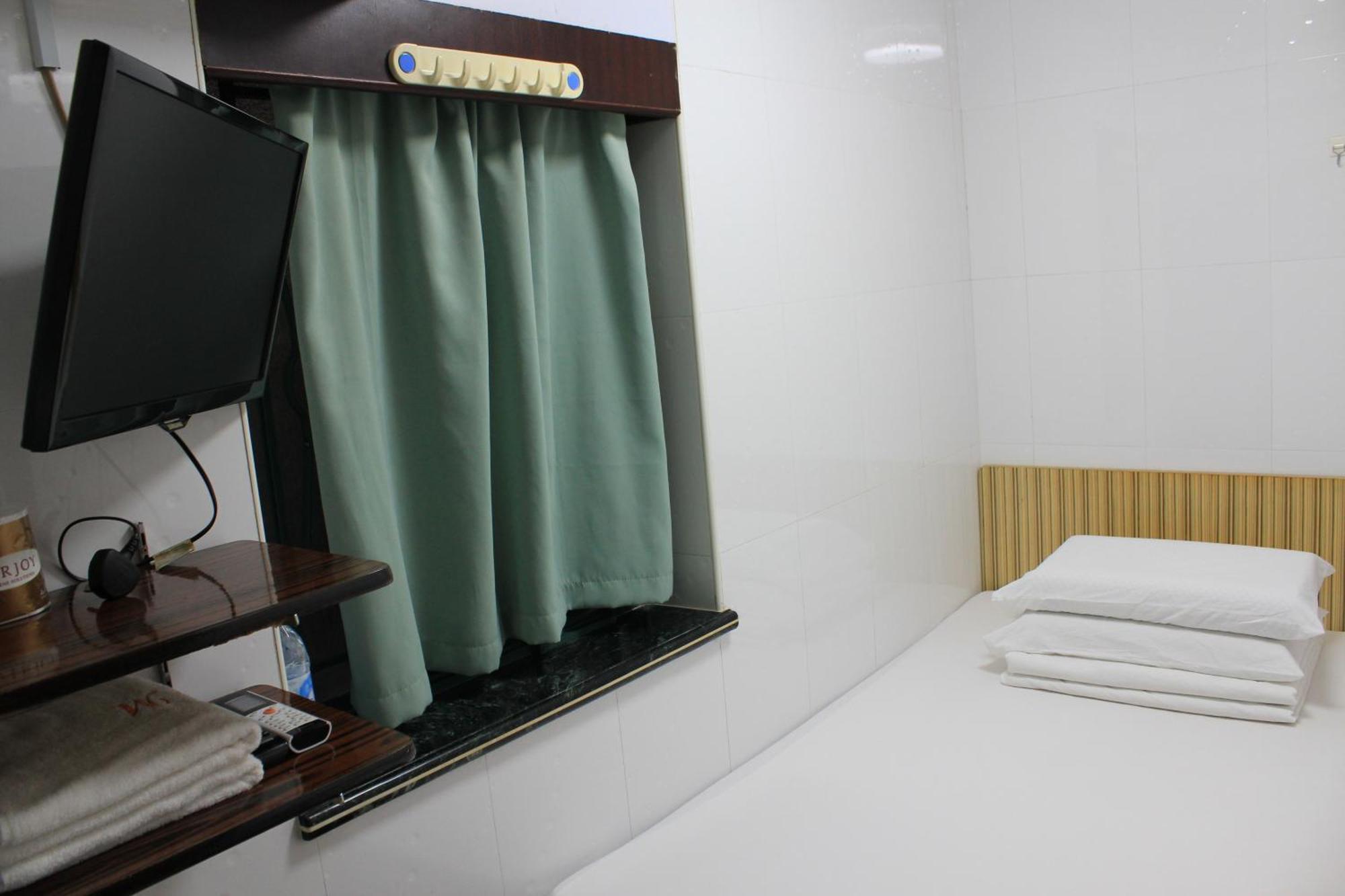 Travel House *