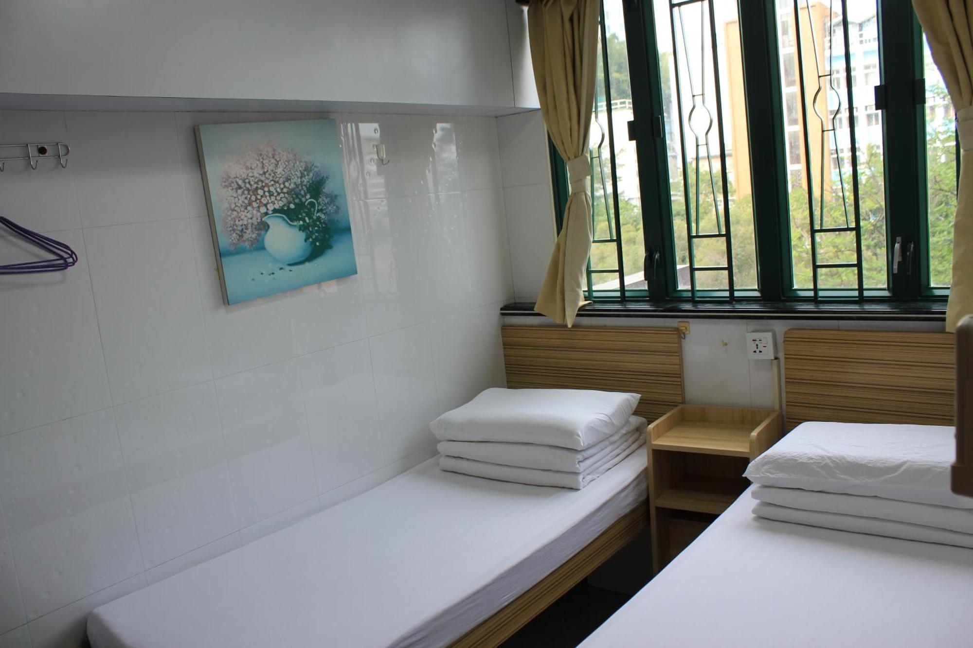 Travel House *